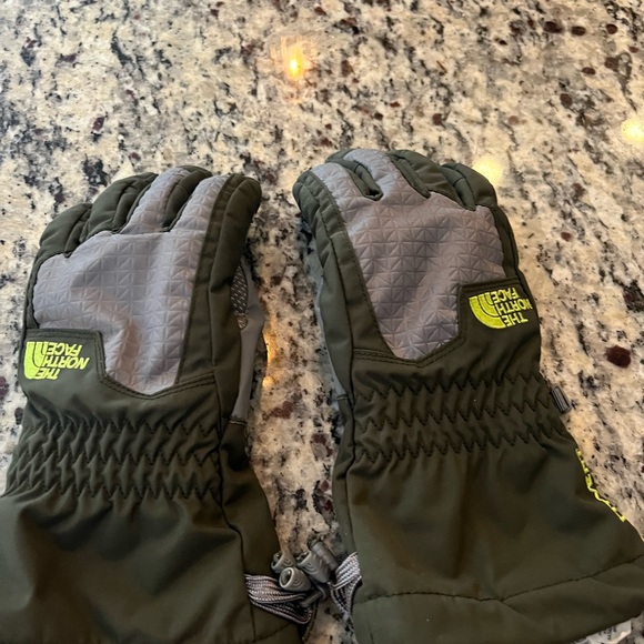 The North Face Hyvent olive green winter season - Picture 3 of 4
